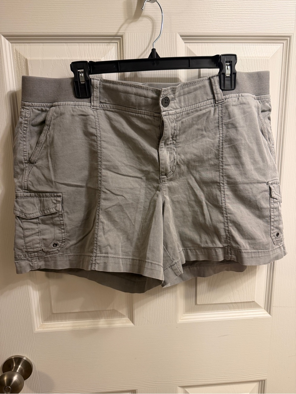 Sonoma Women's Cargo Shorts in Light Gray